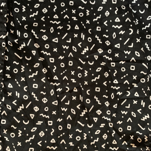 AEO Geometric Patterned Button Down Top - Picture 3 of 4